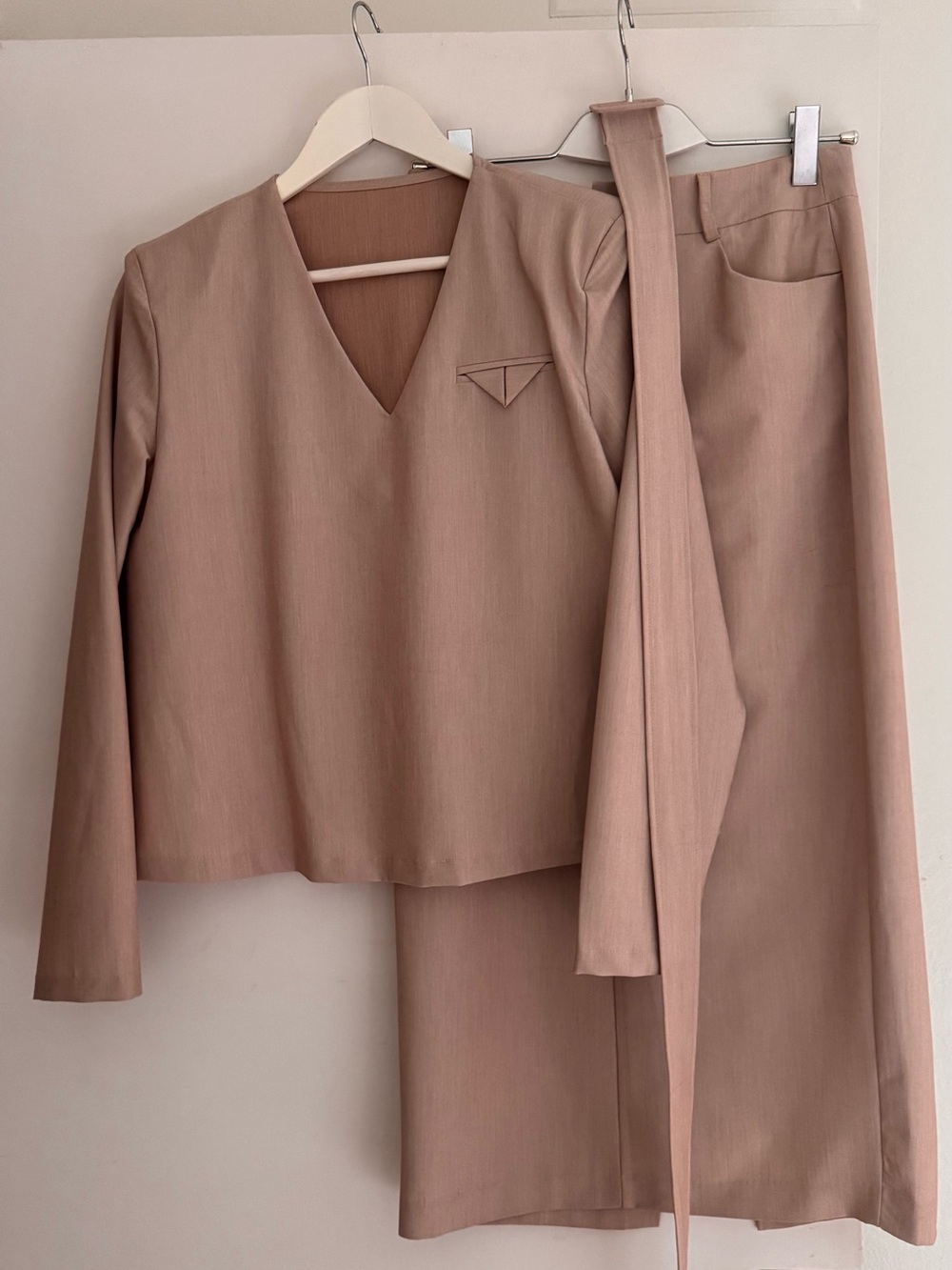 Sold! 
Neutral Beige Set. - Picture 2 of 5